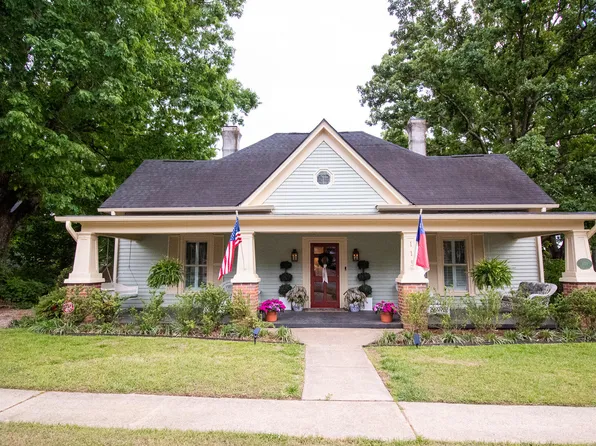 115 W Franklin St, Youngsville, NC 27596