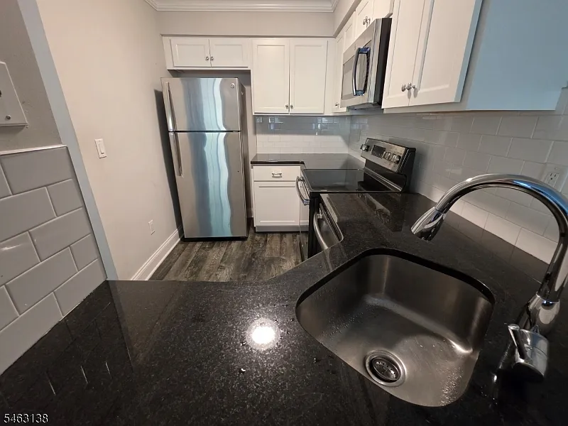 1 bed, 1.0 bath, $1,900 — Photo 2