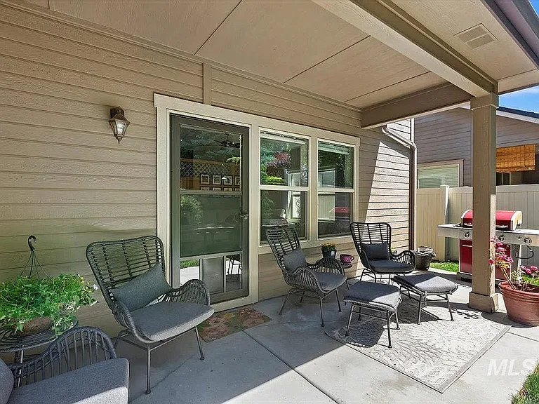 2549 E Satterfield St — Photo 15