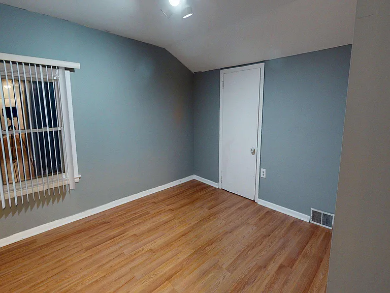 669 N Henderson Rd — Photo 27