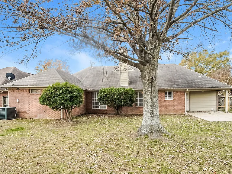 5618 Heather View Dr — Photo 16