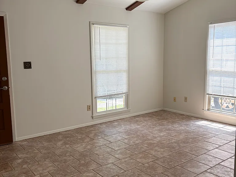 124 Apple Tree Ct — Photo 6
