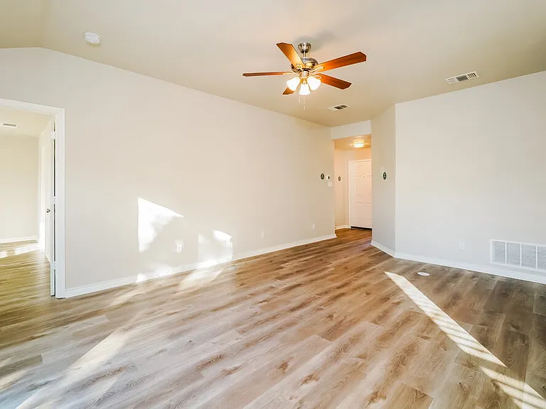 3605 Candlebrook Ln — Photo 4