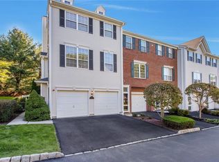 27 Meadow Ln, Nanuet, NY 10954