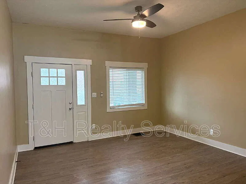 2 bed, 1.5 bath, 1768 sqft, $1,700 — Photo 4