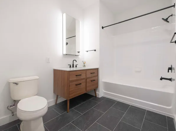 55 Riverwalk Place image 9 of 38