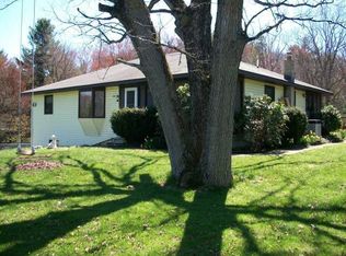 571 Rowland Rd, Greeley, PA 18425