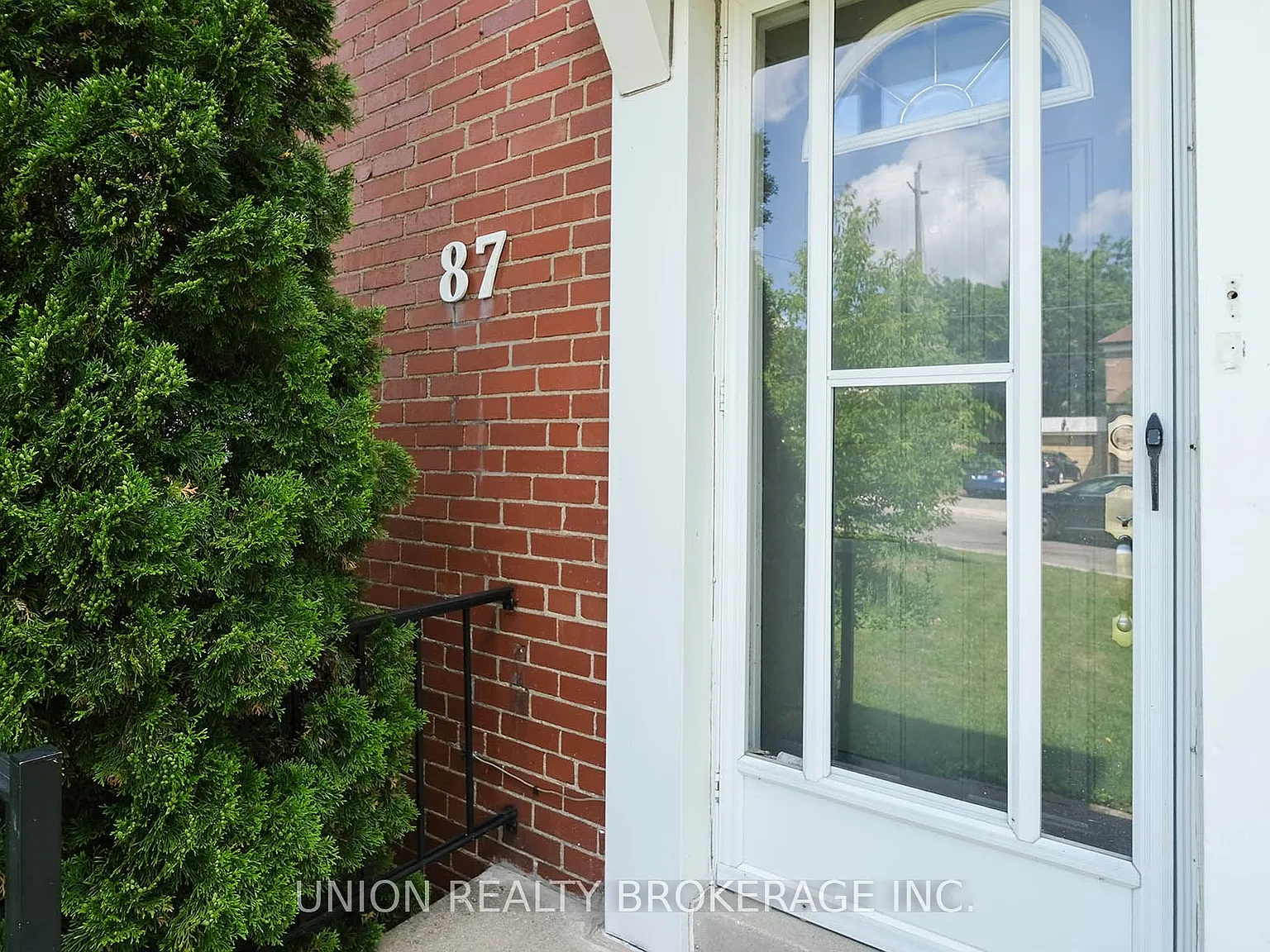 3 bed, $3,500 — Photo 2