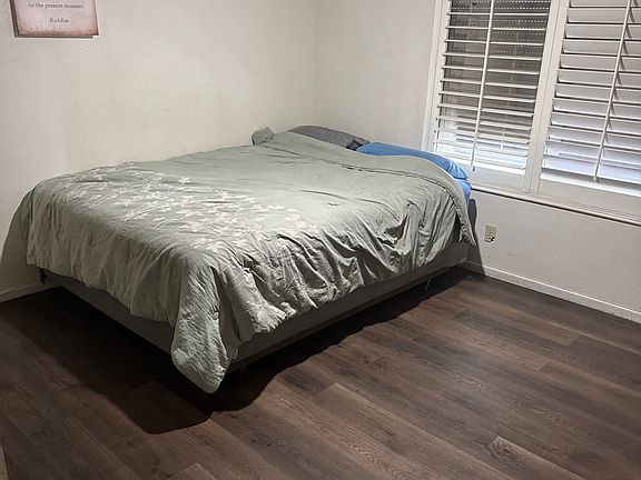 3rd image of 220 Goldy Ln