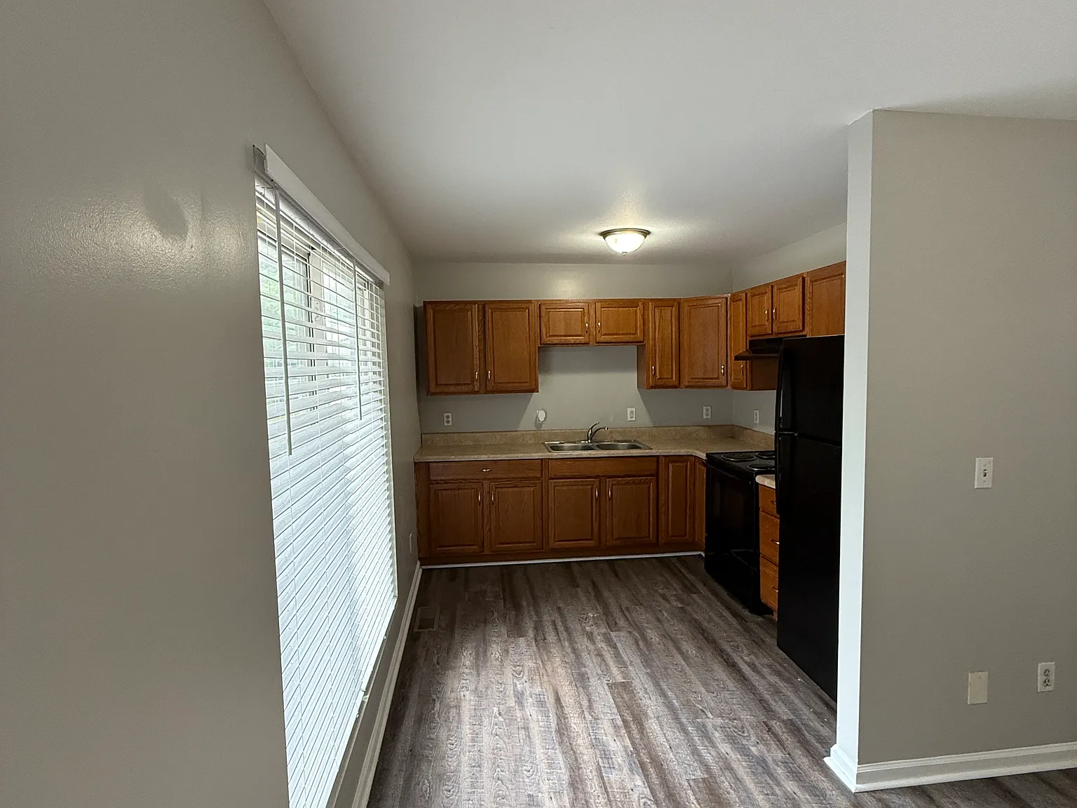 800 Lullwater Rd. — Photo 3