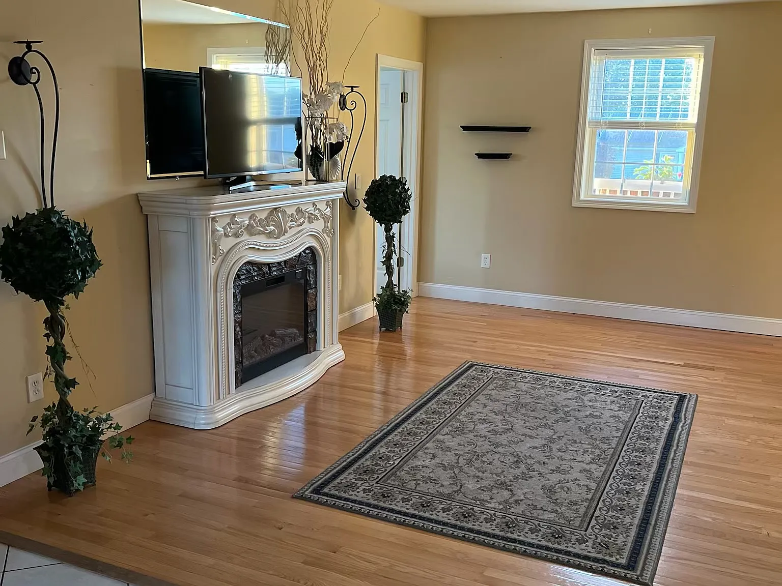 2 bed, 800 sqft, $2,500 — Photo 2