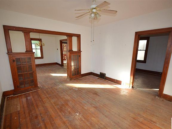 3rd image of 305 Ross St