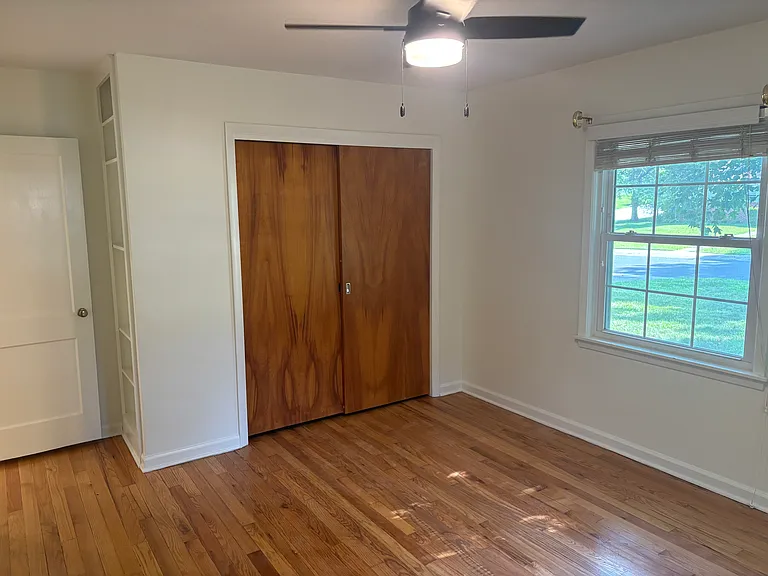 7604 Briar St — Photo 8