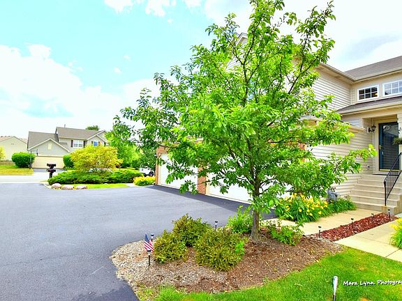 2nd image of 255 Thornwood Way Unit B