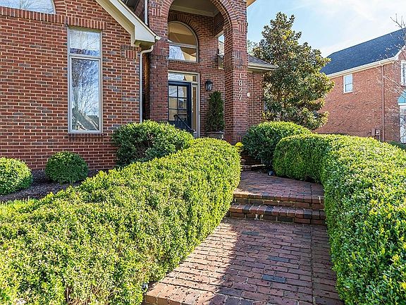 4th image of 1827 Saint Ives Cir