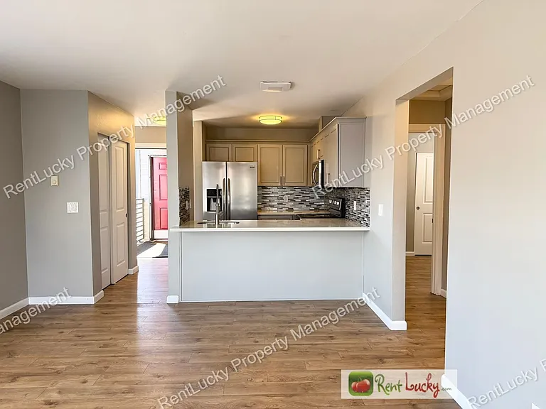3315 Claremont Ave S — Photo 17