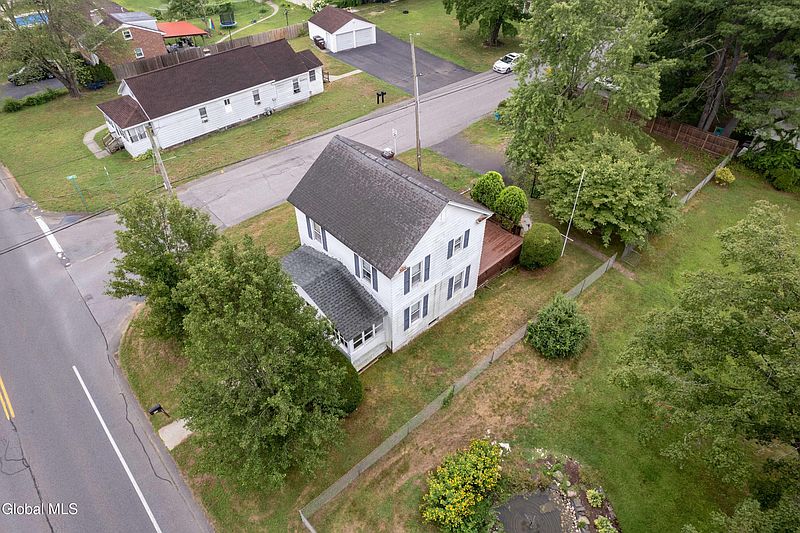 4th image of 223 Schoolhouse Road