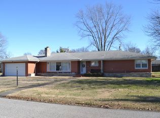 2 Scott Ln, Fairfield, IL 62837
