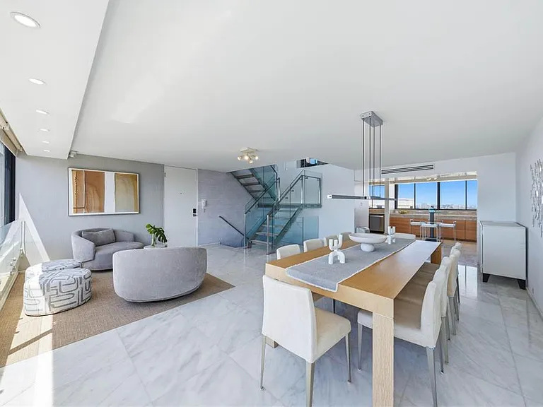 1 Taft St #Penthouse C — Photo 7