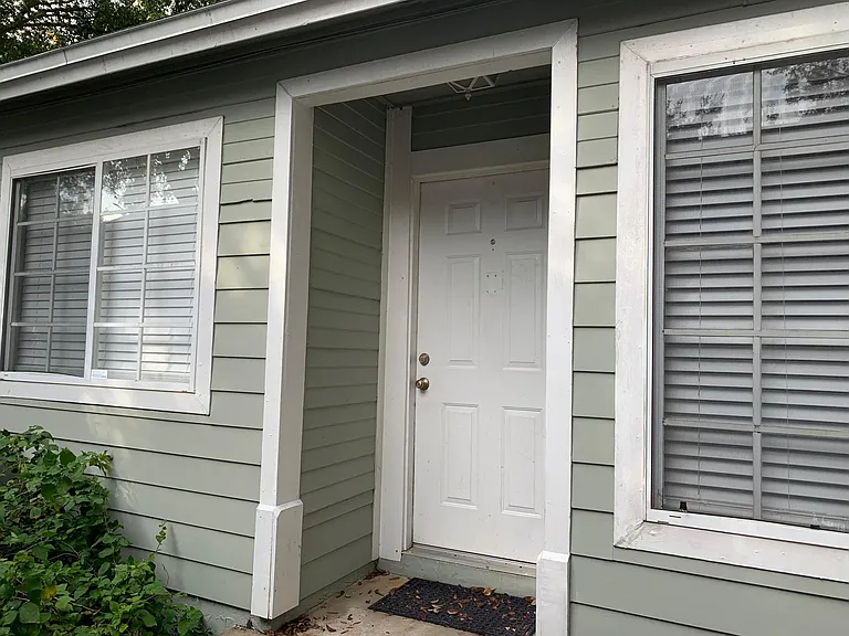 517 Harvard Pl — Photo 2
