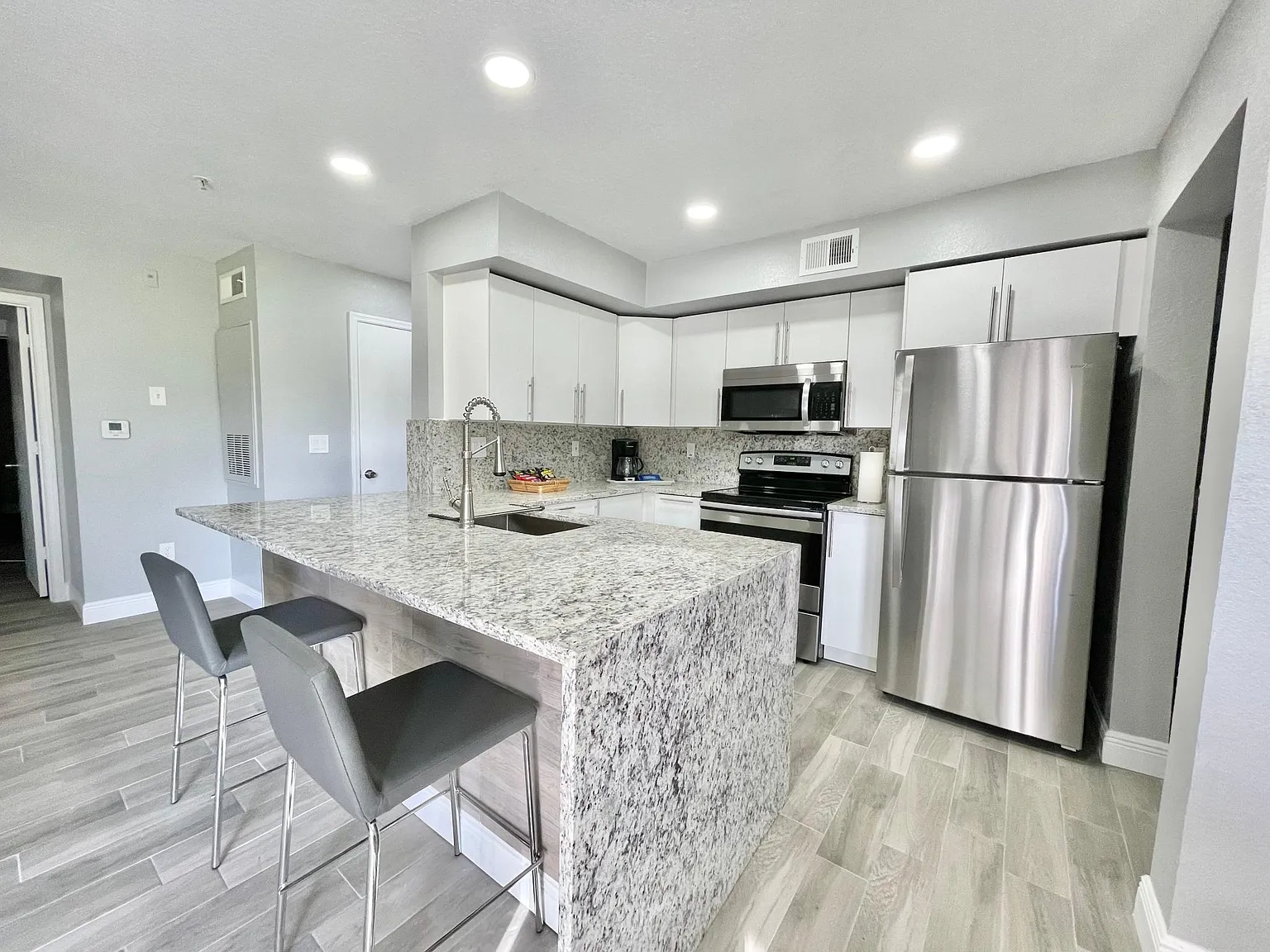 7210 Westpointe Blvd — Photo 3