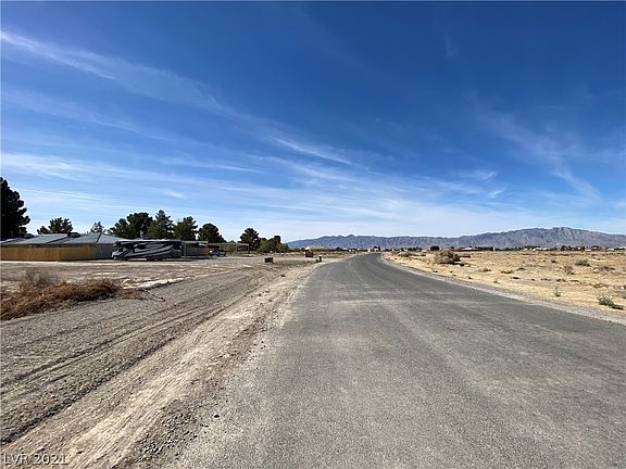 3rd image of 2850 Spy Glass Ave