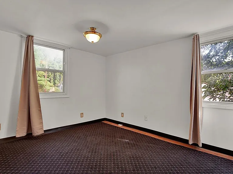 220 Crest Ave — Photo 14