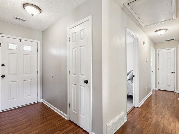 5th image of 2647 Laurelcrest Dr