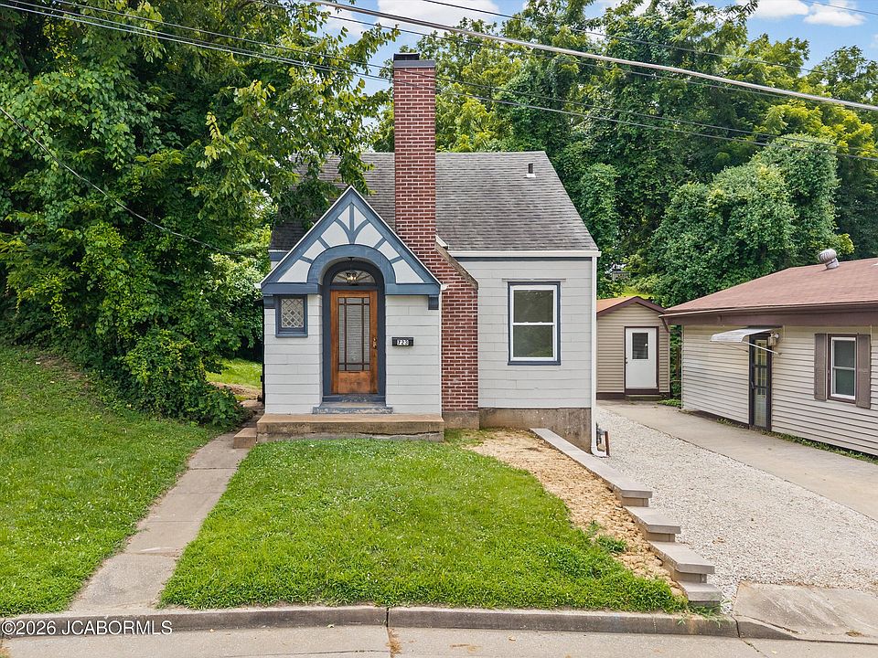 1st image of 723 Walsh St