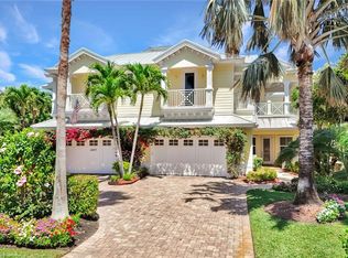 699 Fairway Ter, Naples, FL 34103