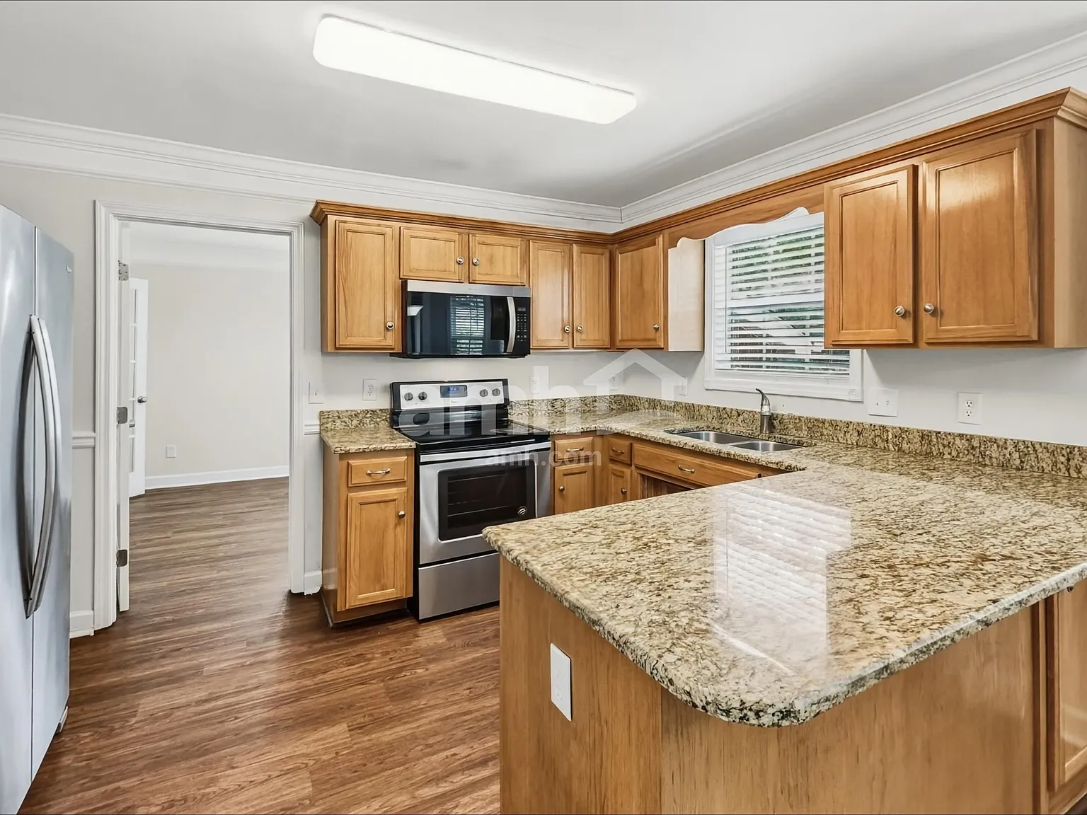 4 bed, 2.5 bath, 2686 sqft, $2,915 — Photo 4