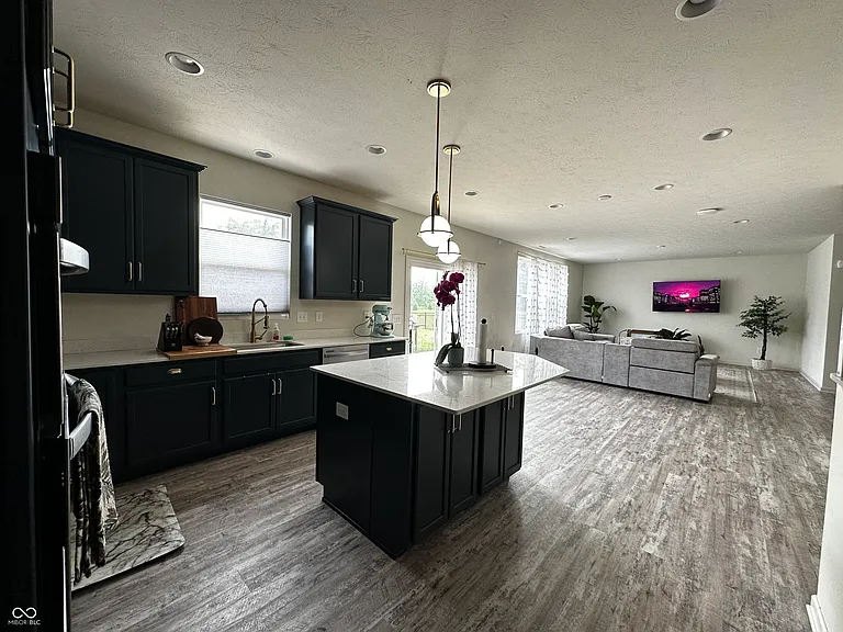 6083 Flagler Ln — Photo 2