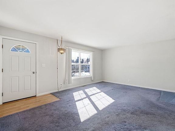 3rd image of 2 Mountain Ash Rd Unit 2