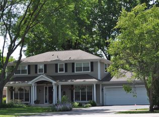 99 E Thompson Dr, Wheaton, IL