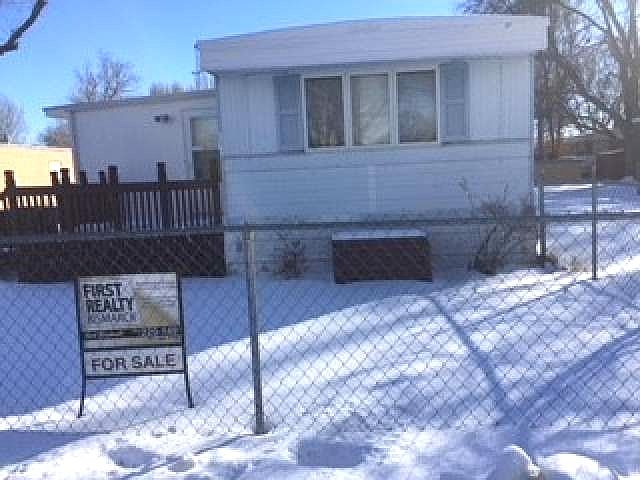 1st image of 203 Coyote St E