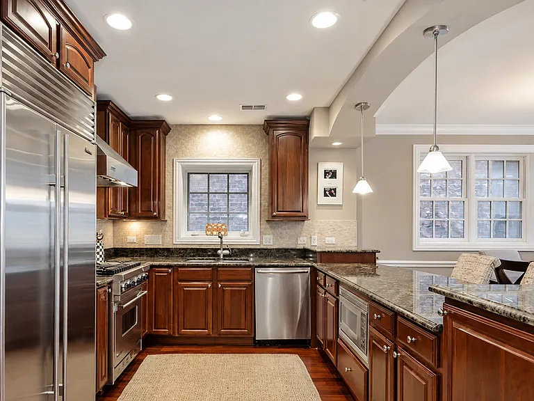 3545 N Wilton Ave #3S — Photo 4
