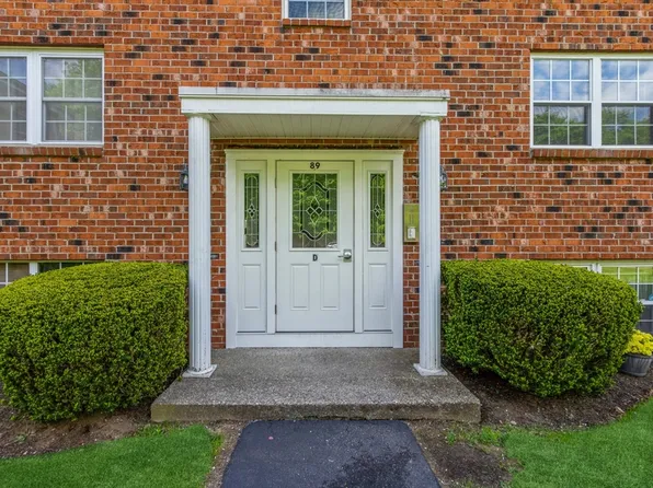 89 Pleasant St APT D2, Medfield, MA 02052