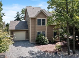 382 Aspen Ct, Tannersville, PA 18372