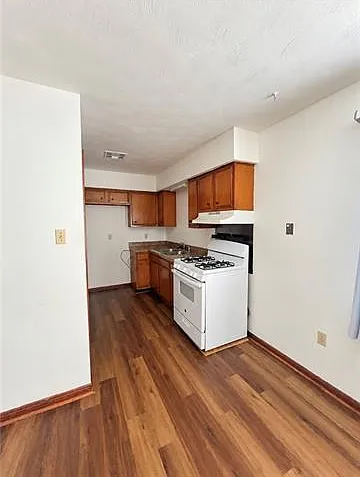 2 bed, 1.0 bath, 700 sqft, $1,250 — Photo 3