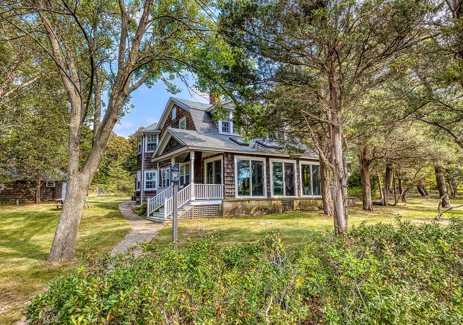 Southold, Historic Bayfront Estate - down South Harbor — Photo 3