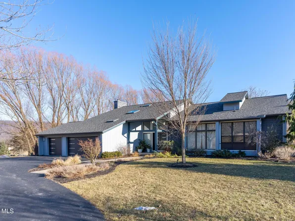4040 Scotch Valley Rd, Hollidaysburg, PA 16648