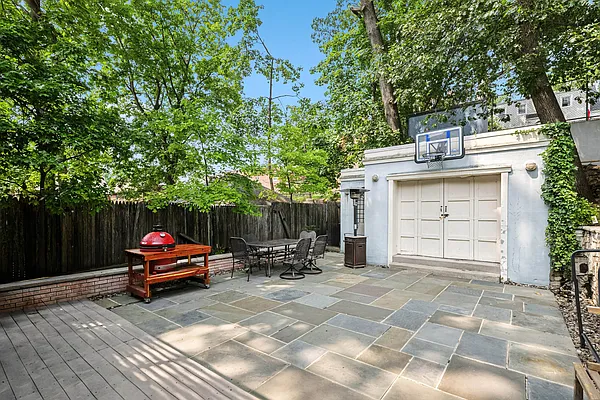 Sold by Douglas Elliman | media 23