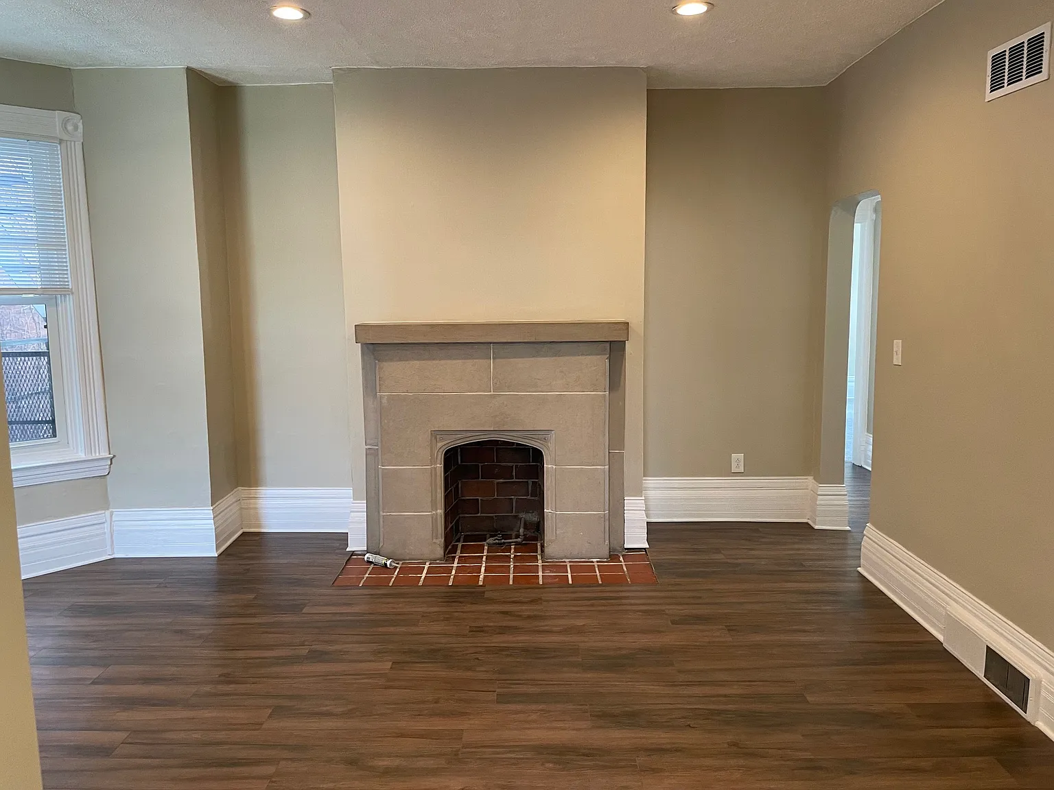 2 bed, 1200 sqft, $1,900 — Photo 4