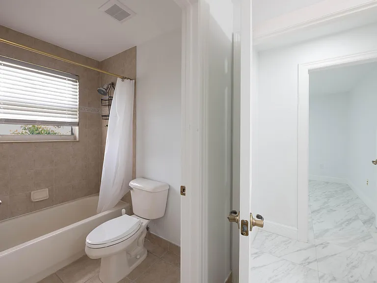 4668 SW 183rd Ave — Photo 9