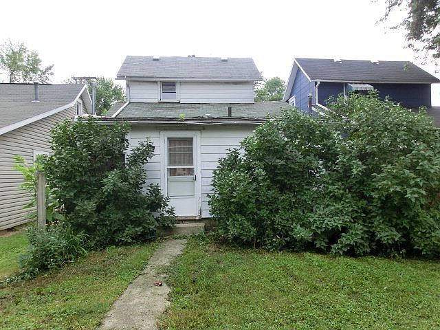 2nd image of 165 Dix Ave