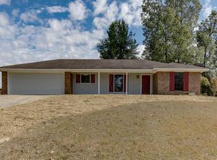 406 Lake Forest Dr, Vicksburg, MS 39183