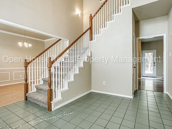 3rd image of 3608 Crestcreek Ct