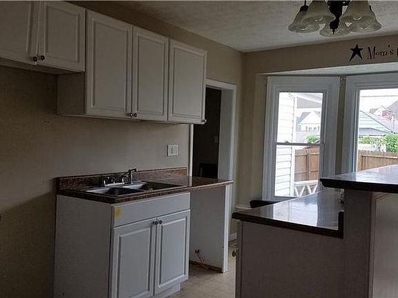 4th image of 623 Washington St
