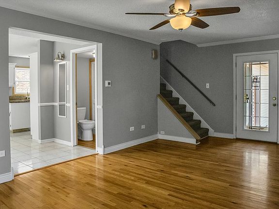 3rd image of 9315 Hawthorne Ln