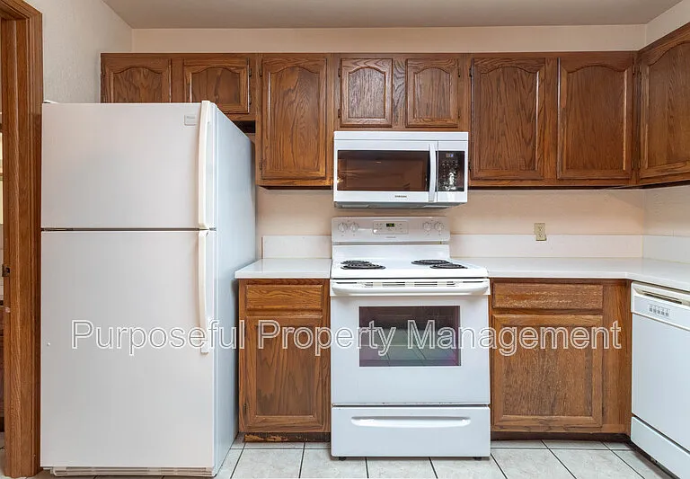 216 N Fretz Ave — Photo 6